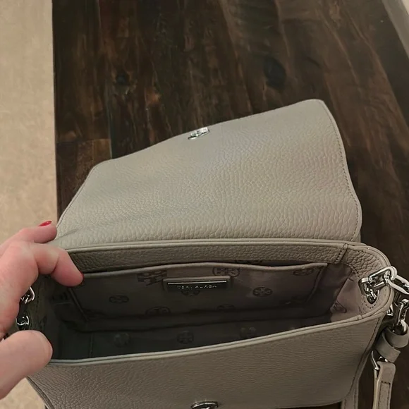 Tory Burch Gray Crossbody Bag with Leather Texture - Picture 3 of 4
